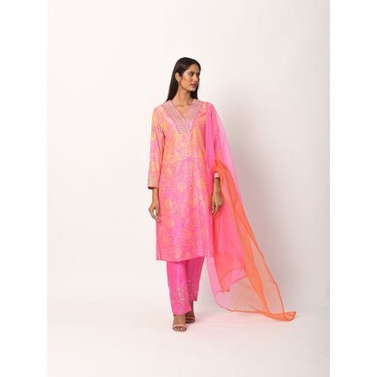 Swati Vijaivargie Pink Floral Embroidered Kurta With Pant And Dupatta (Set of 3)