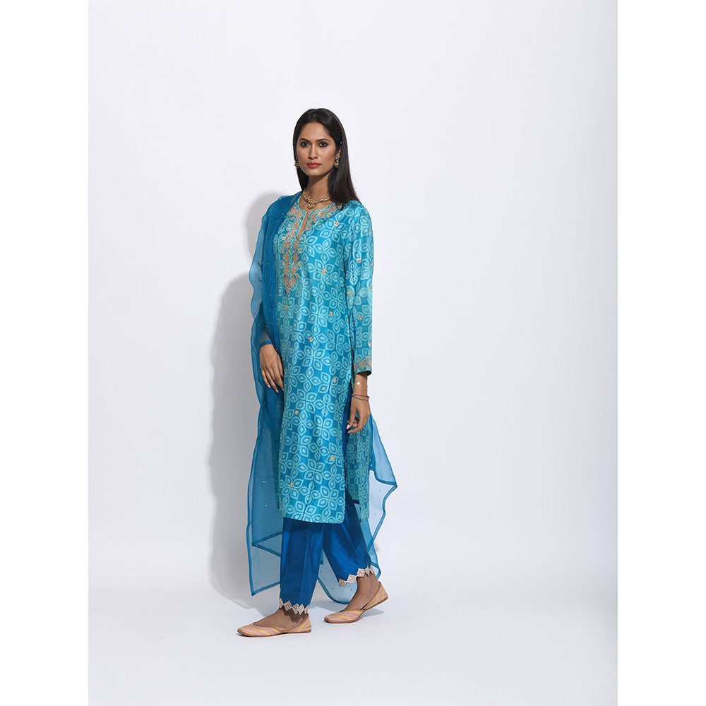 Swati Vijaivargie Blue Embroidered Kurta With Pant And Dupatta (Set of 3)