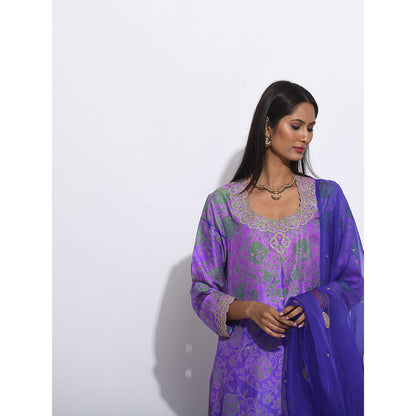 Swati Vijaivargie Purple Embroidered Kurta With Pant And Dupatta (Set of 3)