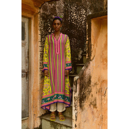 Swati Vijaivargie Veena Kurta & Pant (Set of 2)