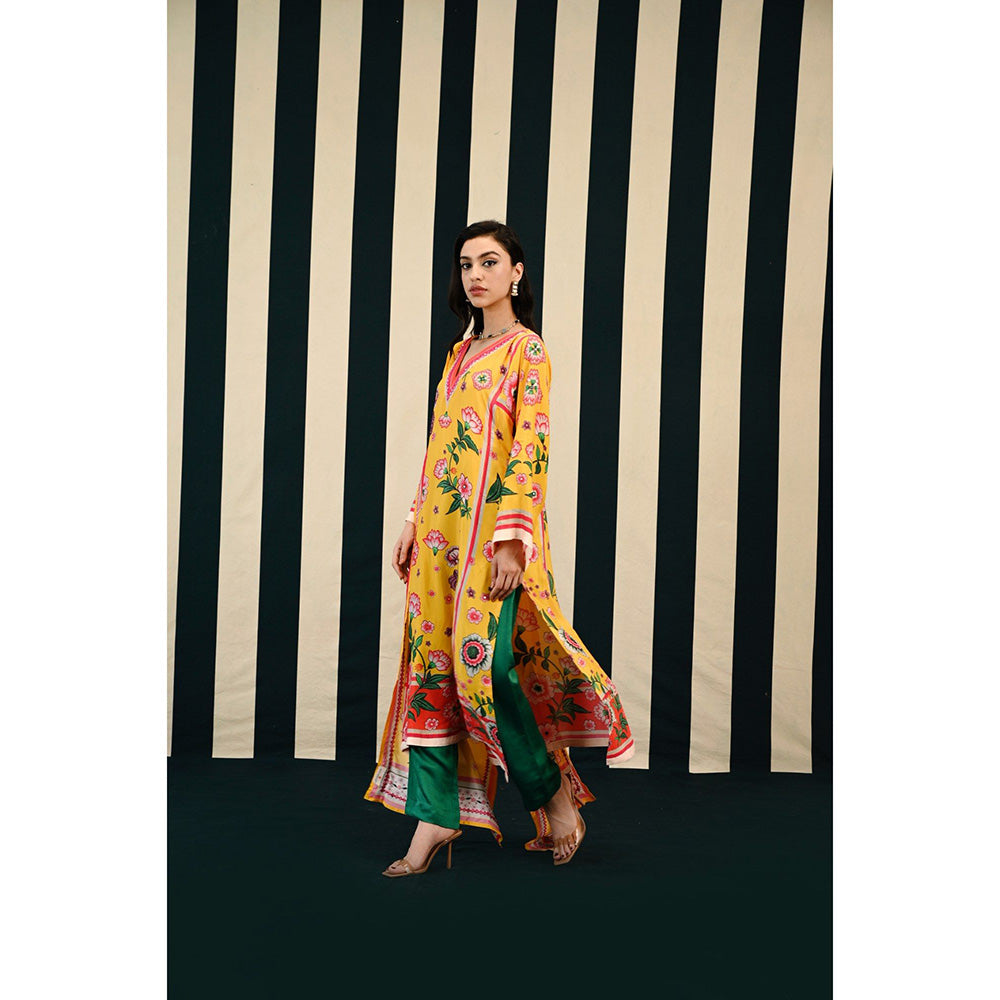 Swati Vijaivargie Gulmohar Jhumki Kurta & Pant with Stole (Set of 3)