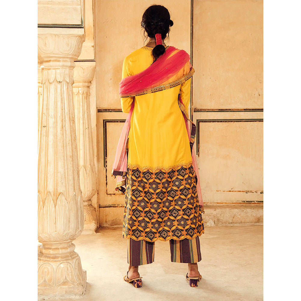 Swati Vijaivargie Abhaneri Kurta with Boondi Pant and Pali Dupatta (Set of 3)