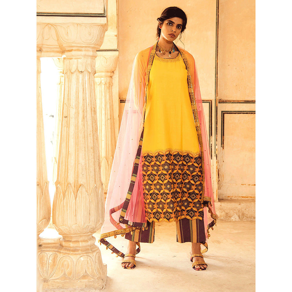 Swati Vijaivargie Abhaneri Kurta with Boondi Pant and Pali Dupatta (Set of 3)