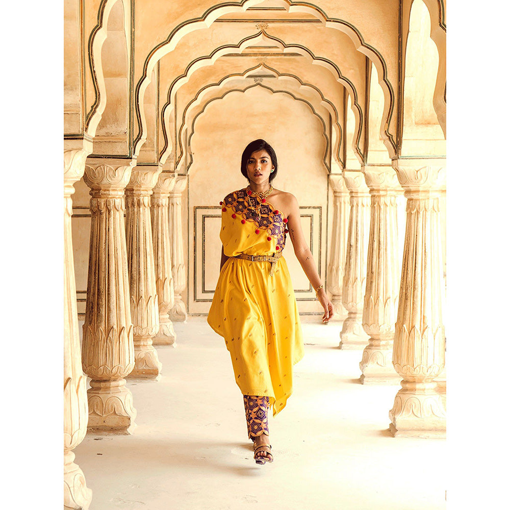 Swati Vijaivargie City Palace Kurta with Sheesh Mahal Pant & Belt (Set of 3)