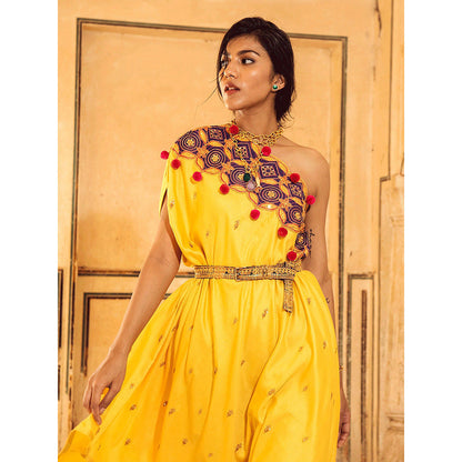 Swati Vijaivargie City Palace Kurta with Sheesh Mahal Pant & Belt (Set of 3)