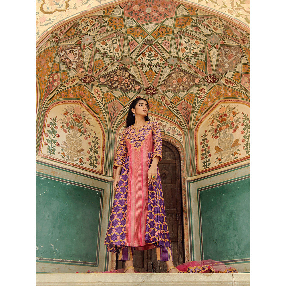 Swati Vijaivargie Nagaur Kurta with Tonk Pant and Badmer Dupatta (Set of 3)