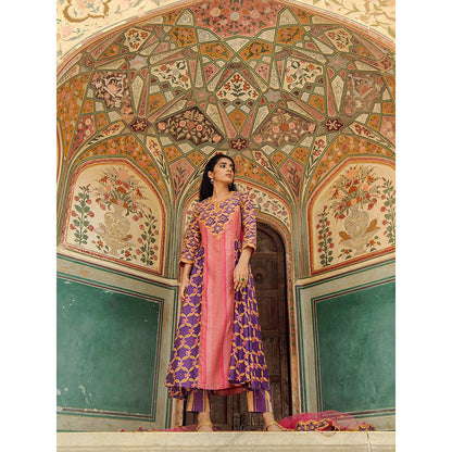 Swati Vijaivargie Nagaur Kurta with Tonk Pant and Badmer Dupatta (Set of 3)