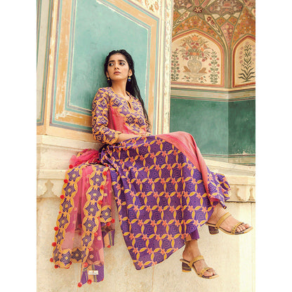 Swati Vijaivargie Nagaur Kurta with Tonk Pant and Badmer Dupatta (Set of 3)