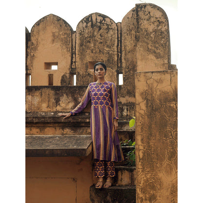 Swati Vijaivargie Jantar Mantar Kurta with Sheesh Mahal Pant (Set of 2)