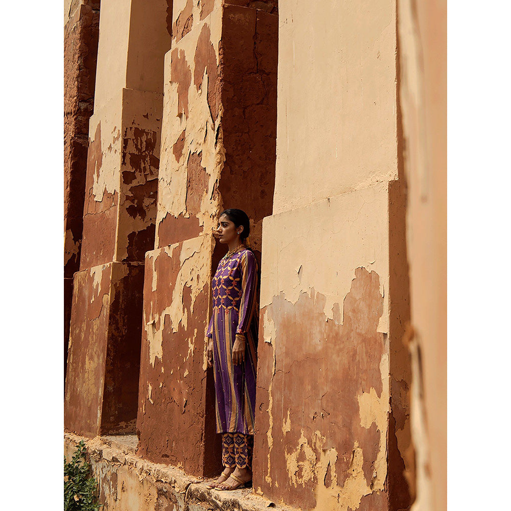 Swati Vijaivargie Jantar Mantar Kurta with Sheesh Mahal Pant (Set of 2)