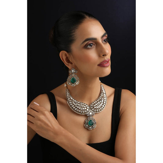 SWABHIMANN Emerald Polki Green Necklace with Earrings