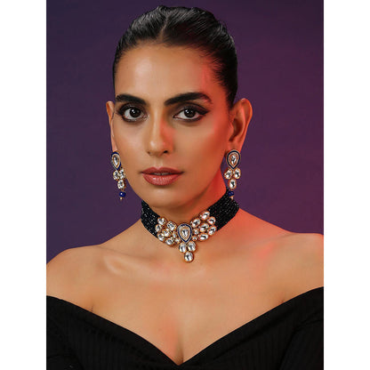 SWABHIMANN White Gold Plated Kundan Choker with Earnings