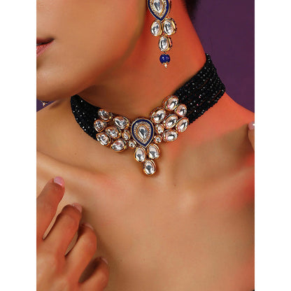 SWABHIMANN White Gold Plated Kundan Choker with Earnings