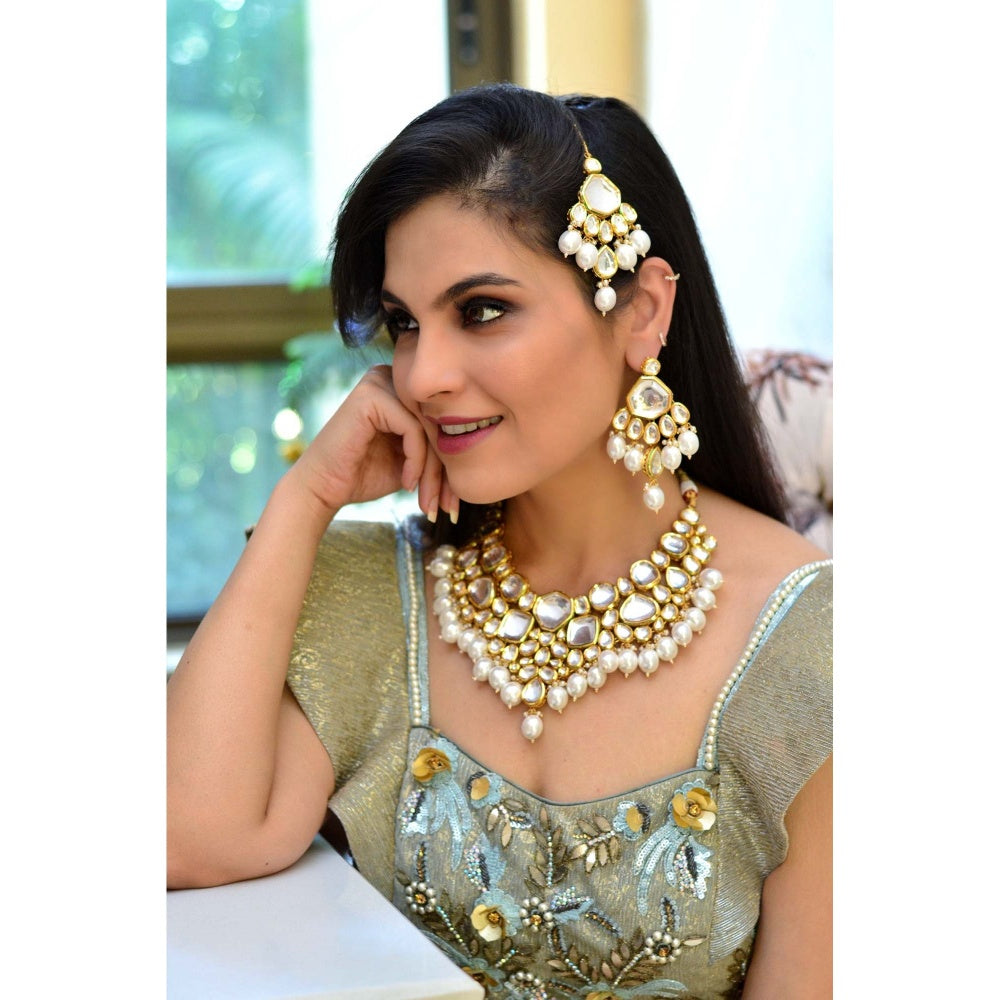 SWABHIMANN Adharsha White Gold Plated Polki Short Necklace with Earrings and Maang Tikka