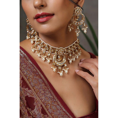 SWABHIMANN Regah Gold Plated Kundan Choker Necklace with Earrings Set