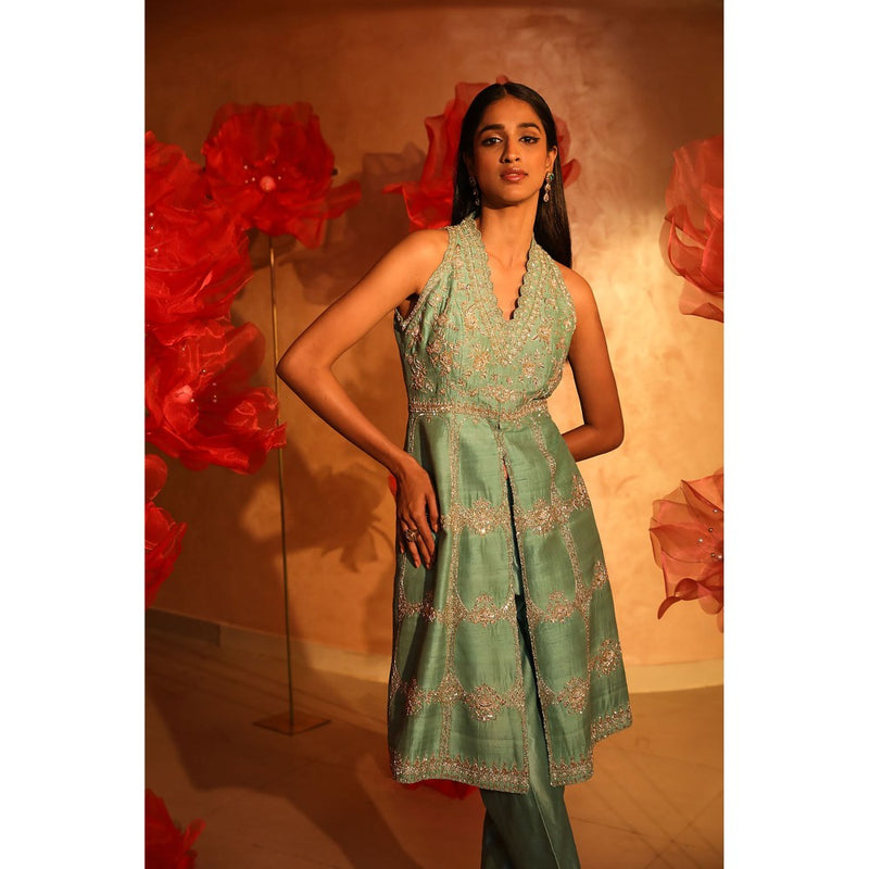 SWATHI VELDANDI Ablaze Agate Green Embroided Kurta with Pant (Set of 2)