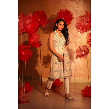 SWATHI VELDANDI Elegant Ivory Embroided Kurta with Pant (Set of 2)