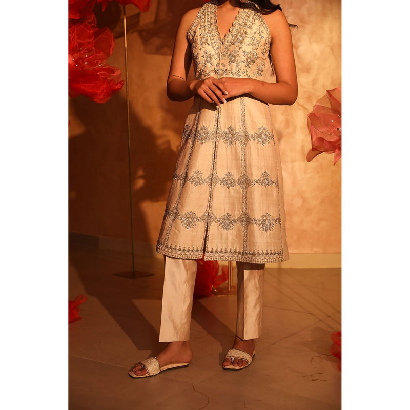 SWATHI VELDANDI Elegant Ivory Embroided Kurta with Pant (Set of 2)