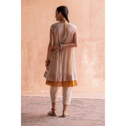SWATTI KAPOOR Svet Beige Round Neck Kurta
