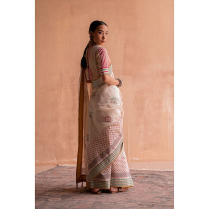 SWATTI KAPOOR Svet Beige Floral Printed Saree with Stitched Blouse