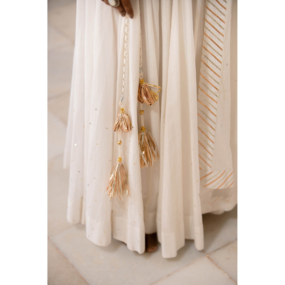 Taraasi Noorani White Mulmul Cotton Kalidar Blouse with Ghaghra & Dupatta (Set of 3)