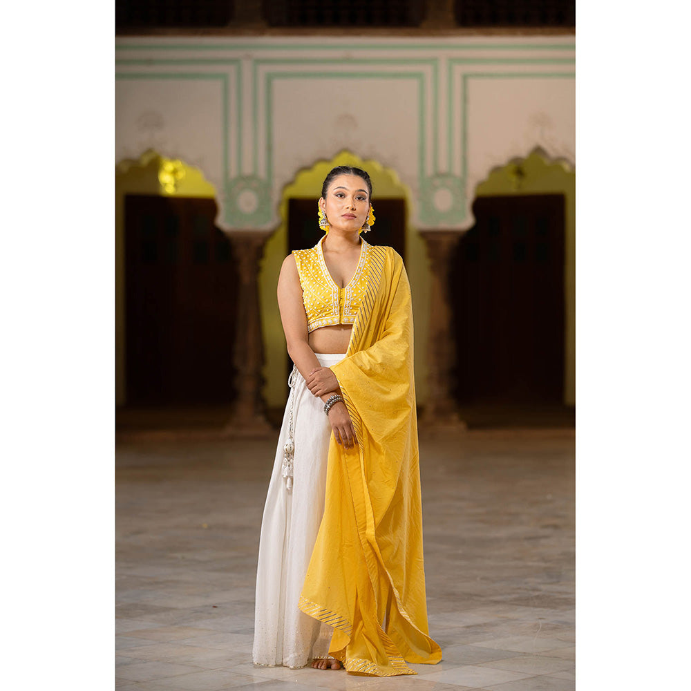 Taraasi Ulfat White Mulmul Cotton Kalidar Blouse with Ghaghra & Dupatta (Set of 3)