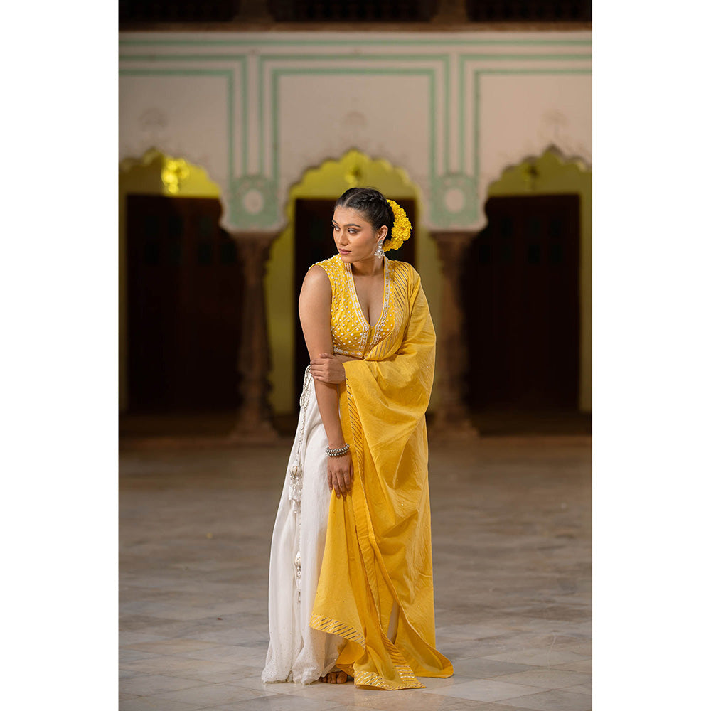 Taraasi Ulfat White Mulmul Cotton Kalidar Blouse with Ghaghra & Dupatta (Set of 3)