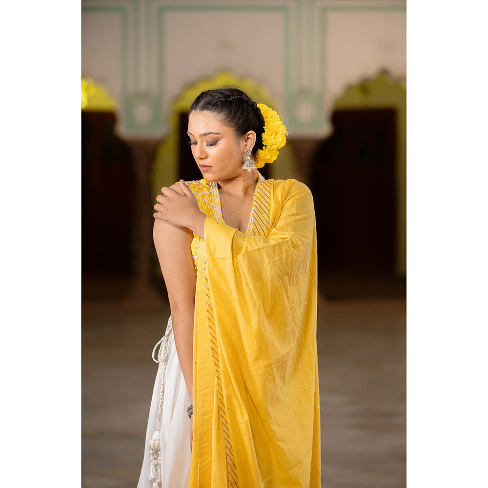 Taraasi Ulfat White Mulmul Cotton Kalidar Blouse with Ghaghra & Dupatta (Set of 3)