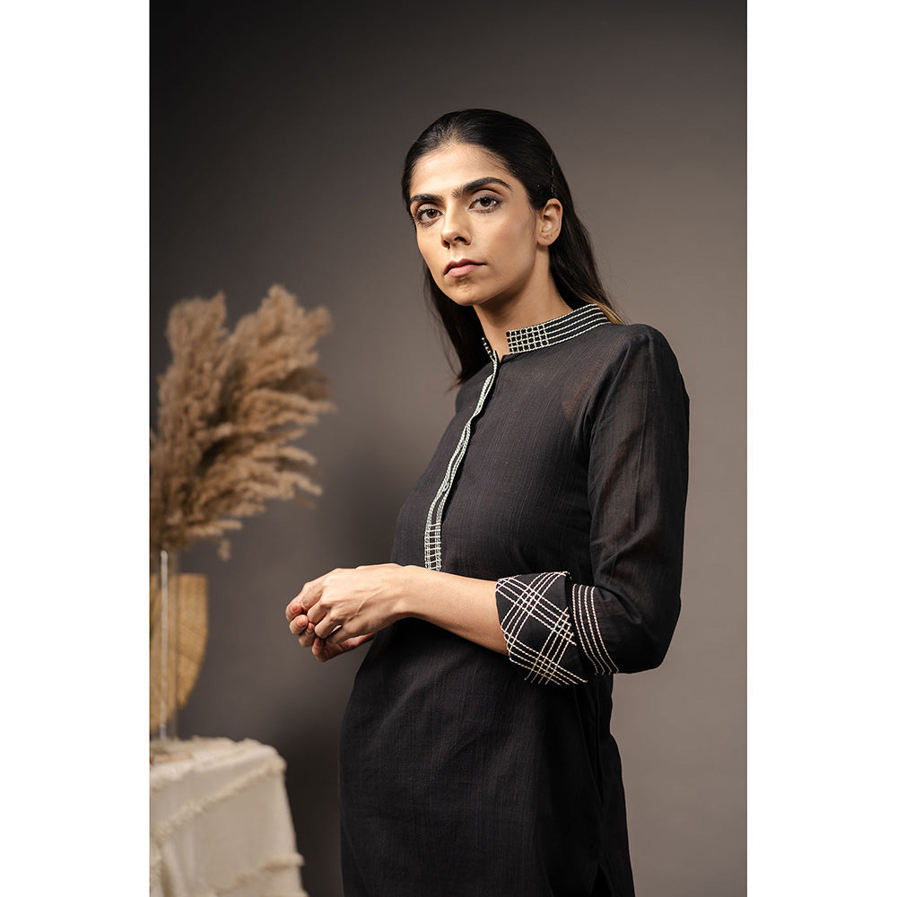 Taraasi The Prism Black Organic Cotton Kurta and Pant (Set of 2)