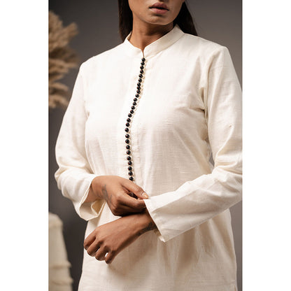 Taraasi Guftgoo Ivory Organic Cotton Kurta and Pant (Set of 2)