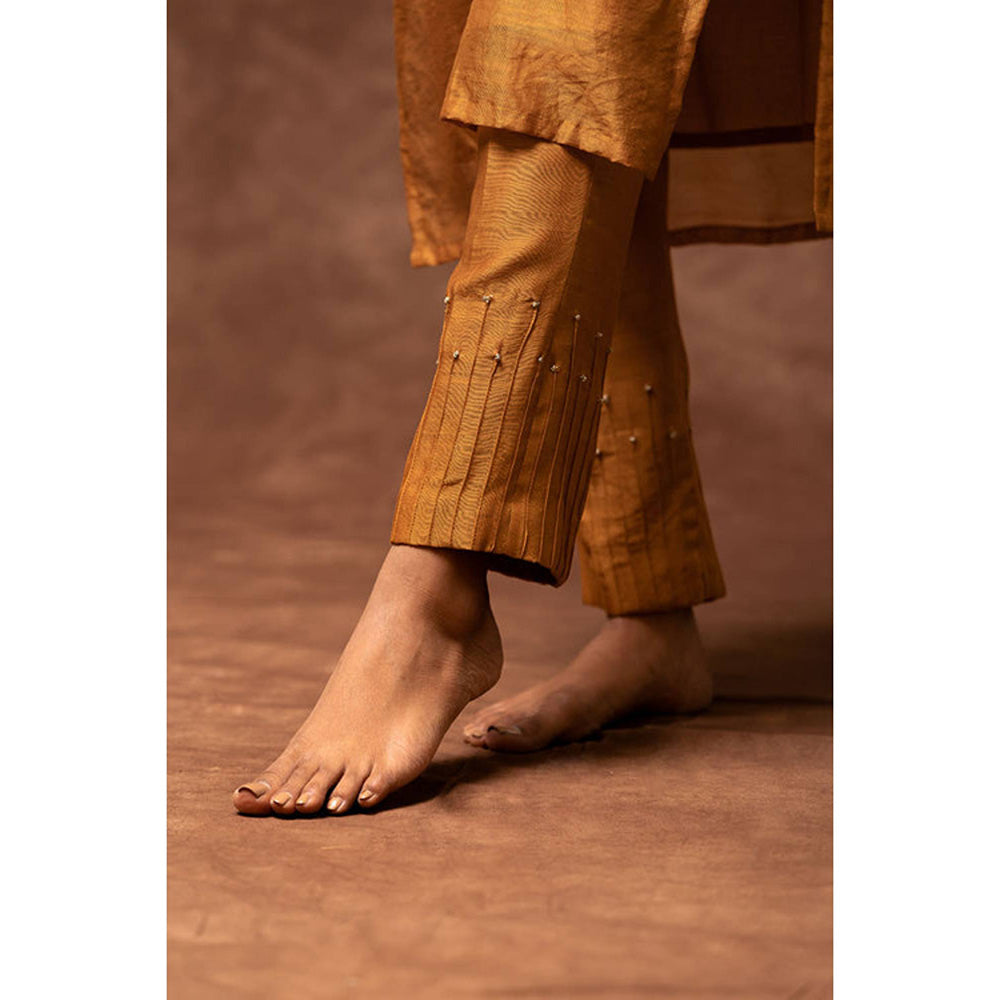 Taraasi Daira' Handloom Chanderi Silk Hand Embroidered Kurta, Pant And Dupatta Set