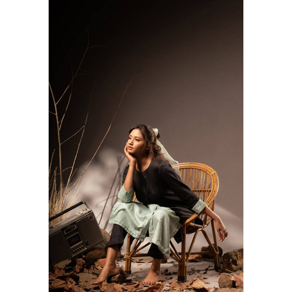 Taraasi Women Black Cotton Silk Colorblock Kurta with Pant