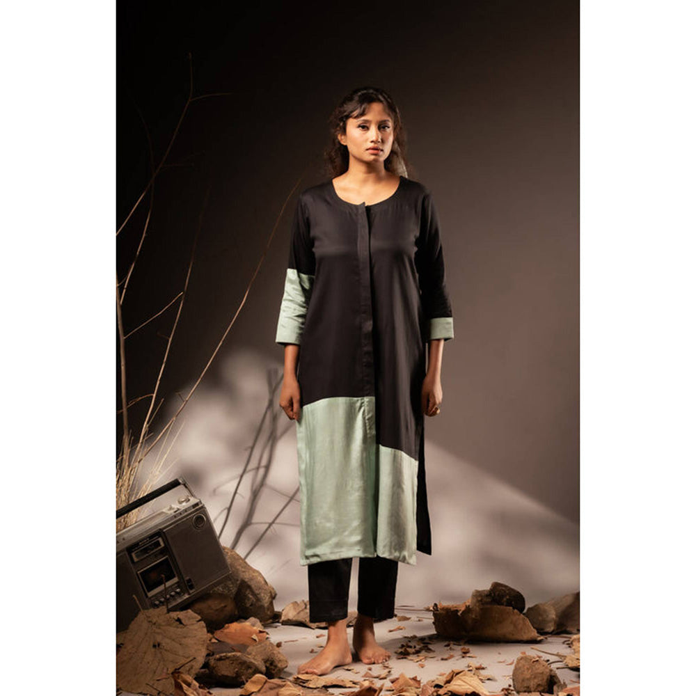 Taraasi Women Black Cotton Silk Colorblock Kurta with Pant