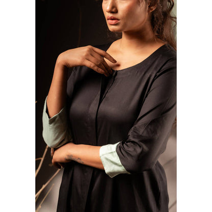 Taraasi Women Black Cotton Silk Colorblock Kurta with Pant