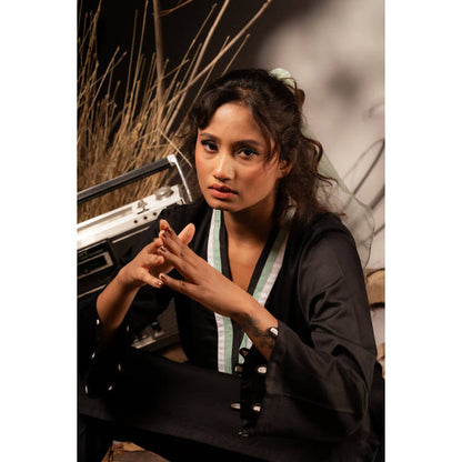 Taraasi Women Black Cotton Silk Solid Kurta with Pant