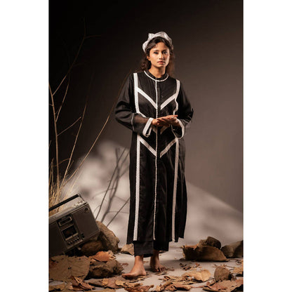 Taraasi Women Black Cotton Silk Embroidered Kurta with Pant