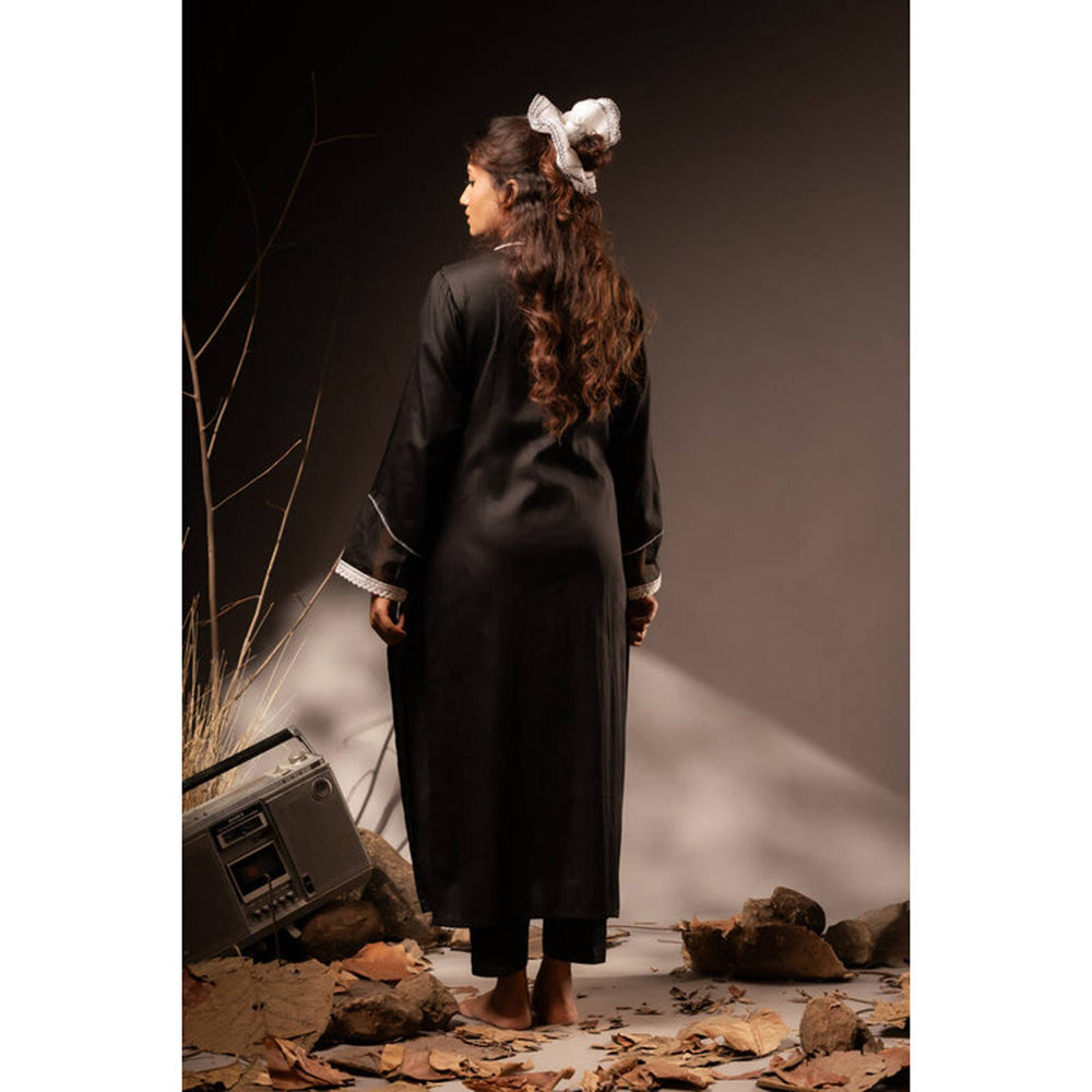 Taraasi Women Black Cotton Silk Embroidered Kurta with Pant