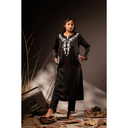 Taraasi Women Black Cotton Silk Embroidered Kurta with Pant