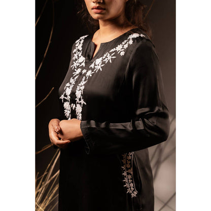 Taraasi Women Black Cotton Silk Embroidered Kurta with Pant