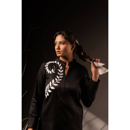 Taraasi Women Black Cotton Silk Embroidered Kurta with Pant