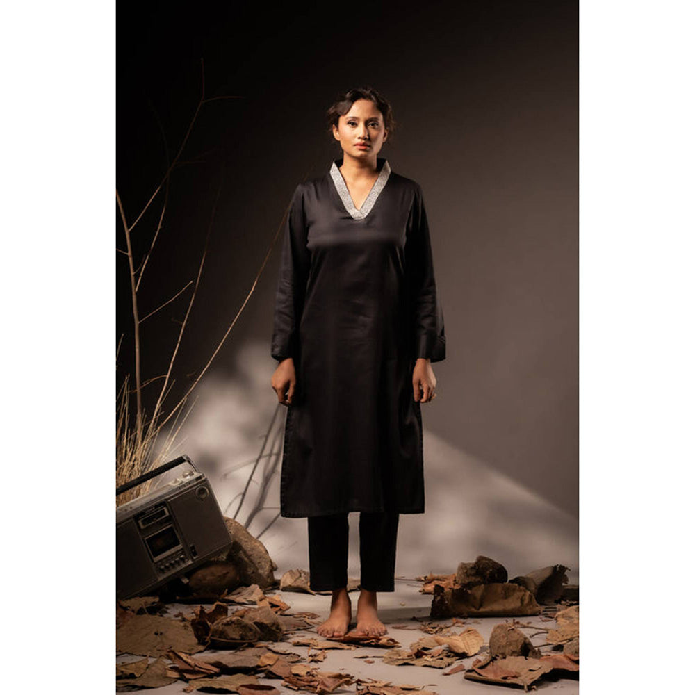 Taraasi Women Black Cotton Silk Solid Kurta with Pant