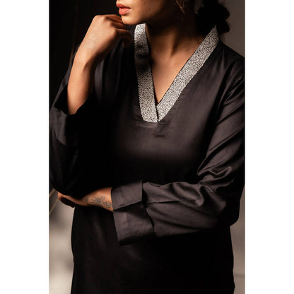 Taraasi Women Black Cotton Silk Solid Kurta with Pant