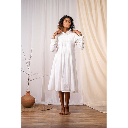 Taraasi Homogeneous' Off White Mulmul Cotton Dress