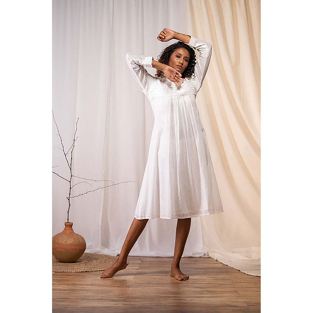 Taraasi Homogeneous' Off White Mulmul Cotton Dress