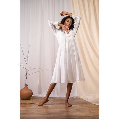 Taraasi Homogeneous' Off White Mulmul Cotton Dress