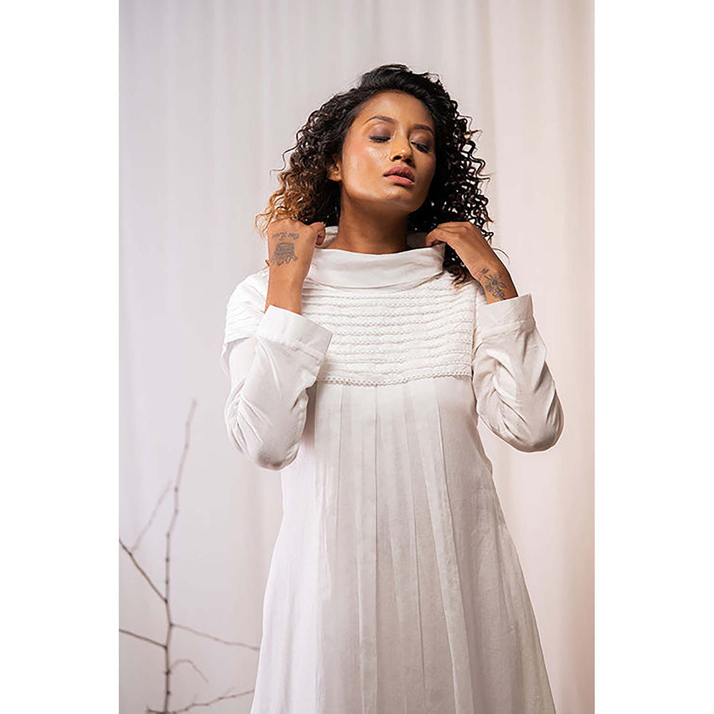 Taraasi Homogeneous' Off White Mulmul Cotton Dress