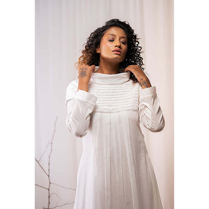 Taraasi Homogeneous' Off White Mulmul Cotton Dress