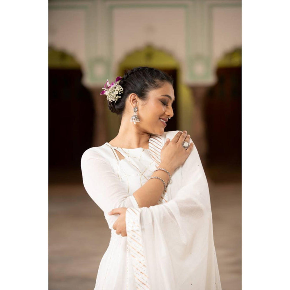 Taraasi Chandni' White Mulmul Cotton Kalidar Ghaghra (Set Of 3)