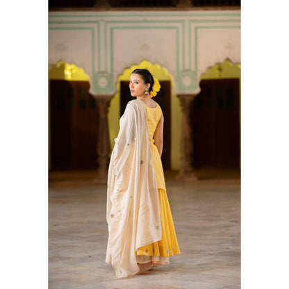 Taraasi Nakhrali' Sunshine Yellow Mulmul Cotton Kalidar Ghaghra (Set Of 3)