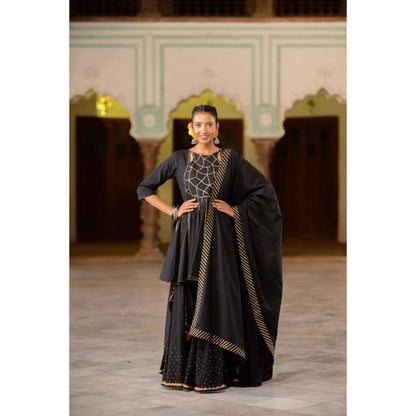 Taraasi Ulfat' Black Mulmul Cotton Kalidar Ghaghra (Set Of 3)